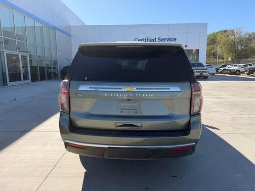 2023 Chevrolet Suburban LT