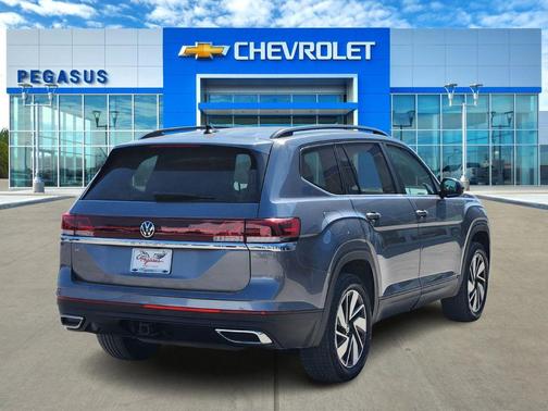 2024 Volkswagen Atlas 2.0T SE w/Technology