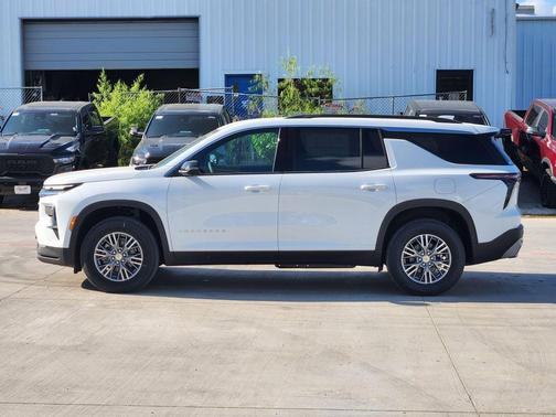 2025 Chevrolet Traverse LT