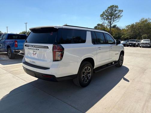 2023 Chevrolet Suburban 4WD Z71