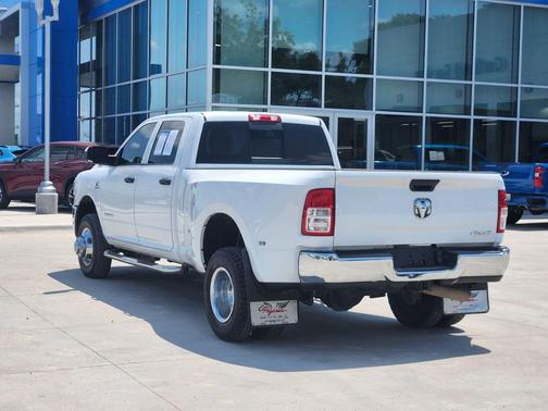2022 RAM 3500 Tradesman Crew Cab 4x4 8' Box