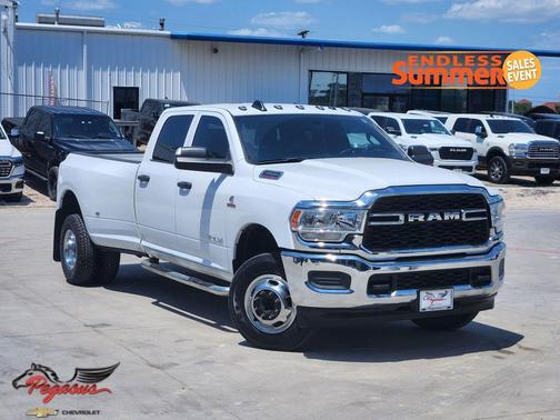 2022 RAM 3500 Tradesman Crew Cab 4x4 8' Box