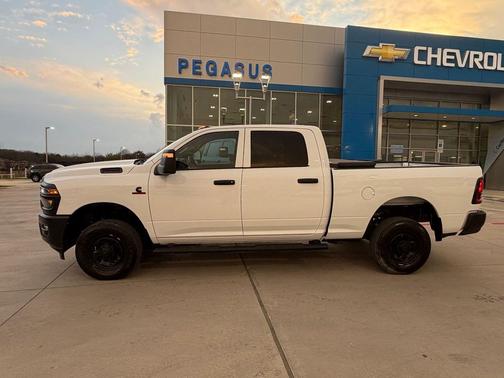 2025 RAM 2500 Tradesman Crew Cab 4x4 6'4' Box