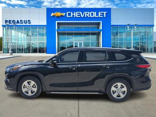2022 Toyota Highlander LE