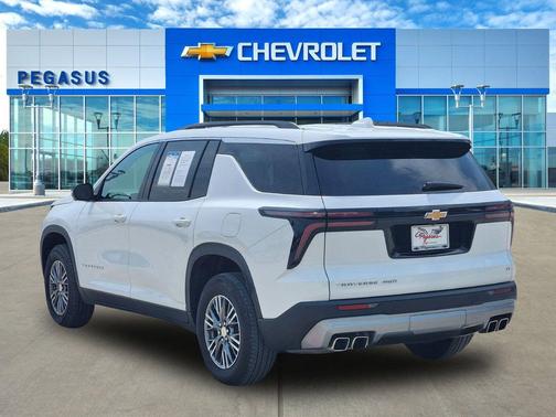 2024 Chevrolet Traverse LT