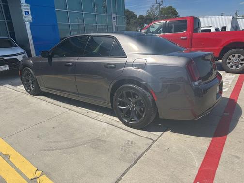 2021 Chrysler 300 Touring