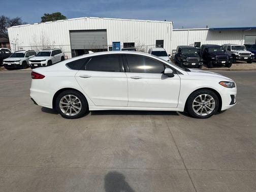 2020 Ford Fusion SE