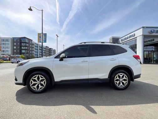 Crystal White Pearl 2023 Subaru Forester Premium