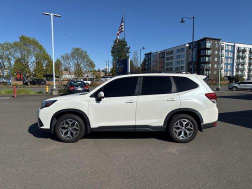 Crystal White Pearl 2023 Subaru Forester Premium