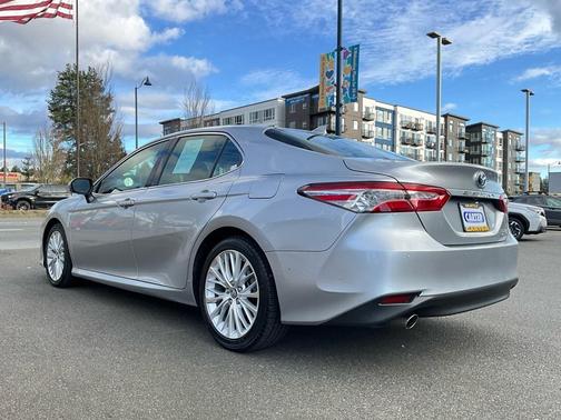 2018 Toyota Camry Hybrid XLE