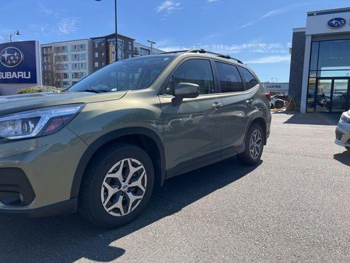 Jasper Green Metallic 2019 Subaru Forester Premium
