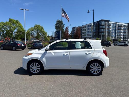 Super White 2009 Scion xD Base