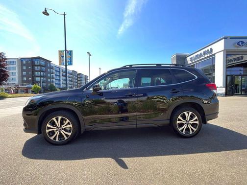 Crystal Black Silica 2023 Subaru Forester Limited