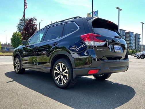 Crystal Black Silica 2023 Subaru Forester Limited