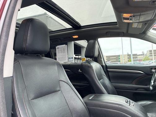 Mica 2017 Toyota Highlander Hybrid Platinum