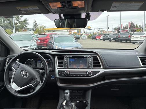Mica 2017 Toyota Highlander Hybrid Platinum