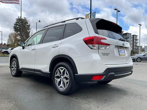 Crystal White Pearl 2024 Subaru Forester Premium