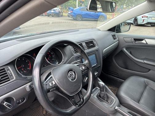 Platinum Gray Metallic 2017 Volkswagen Jetta 1.4T SE
