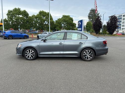 Platinum Gray Metallic 2017 Volkswagen Jetta 1.4T SE