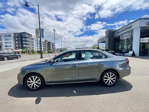 Platinum Gray Metallic 2017 Volkswagen Jetta 1.4T SE