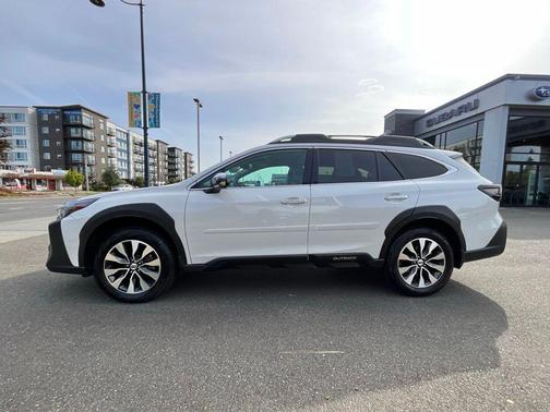 Crystal White Pearl 2024 Subaru Outback Touring