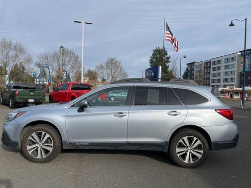 Ice Silver Metallic 2018 Subaru Outback 2.5i Limited