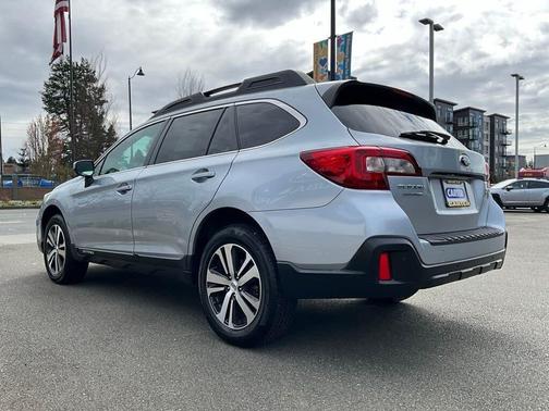 Ice Silver Metallic 2018 Subaru Outback 2.5i Limited