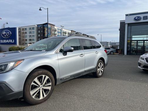 Ice Silver Metallic 2018 Subaru Outback 2.5i Limited
