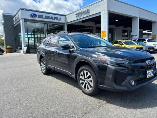 Crystal Black Silica 2025 Subaru Outback Premium