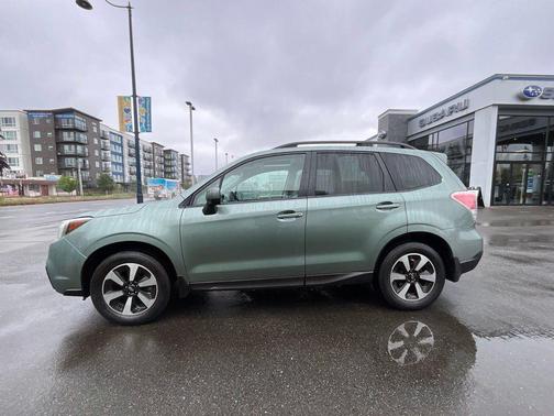 Jasmine Green Metallic 2018 Subaru Forester 2.5i Premium