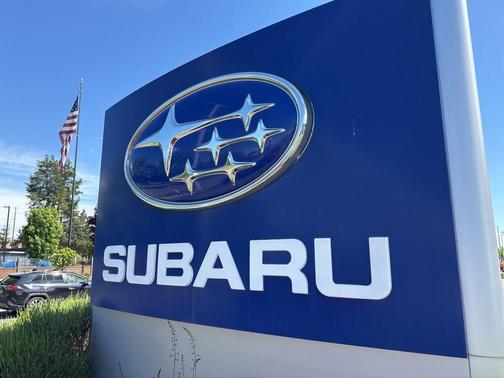 Satin White Pearl 2011 Subaru Outback 2.5 i Premium