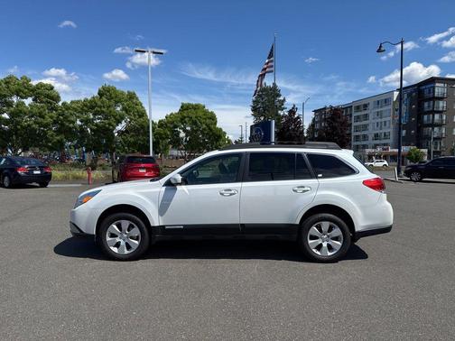 Satin White Pearl 2011 Subaru Outback 2.5 i Premium