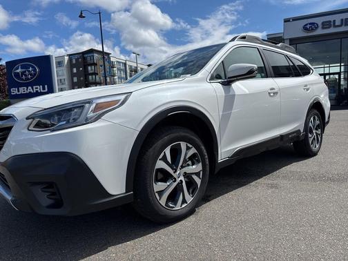 Crystal White Pearl 2022 Subaru Outback Limited XT