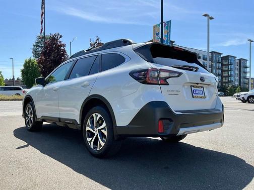 Crystal White Pearl 2022 Subaru Outback Limited XT