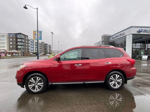 2017 Nissan Pathfinder SV