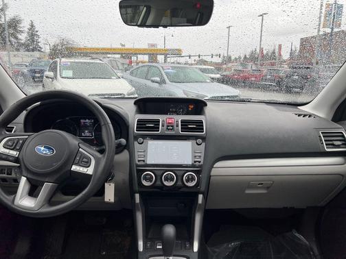 Crystal White Pearl 2017 Subaru Forester 2.5i Premium