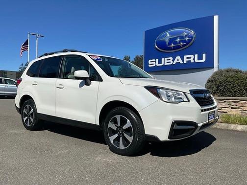 Crystal White Pearl 2017 Subaru Forester 2.5i Premium