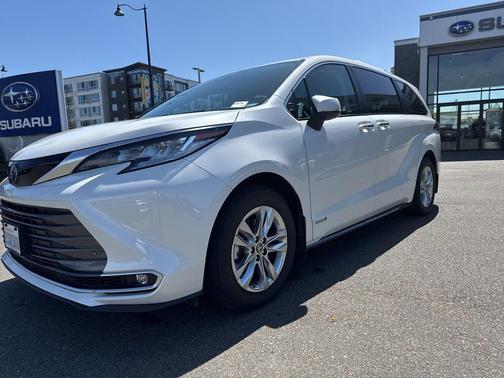 Blizzard Pearl 2021 Toyota Sienna Limited 7-Passenger