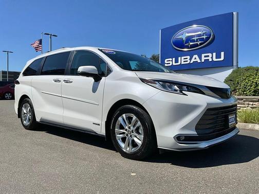 Blizzard Pearl 2021 Toyota Sienna Limited 7-Passenger