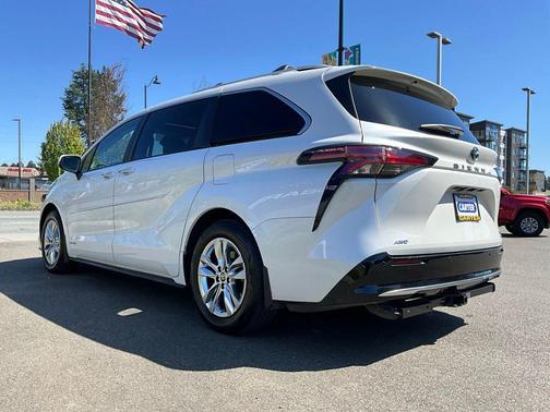 Blizzard Pearl 2021 Toyota Sienna Limited 7-Passenger