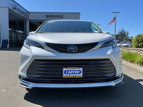 Blizzard Pearl 2021 Toyota Sienna Limited 7-Passenger