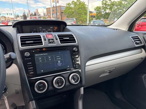 Crystal White Pearl 2017 Subaru Forester 2.5i Premium