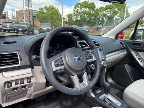 Crystal White Pearl 2017 Subaru Forester 2.5i Premium