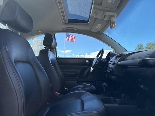 2010 Volkswagen New Beetle 2.5L