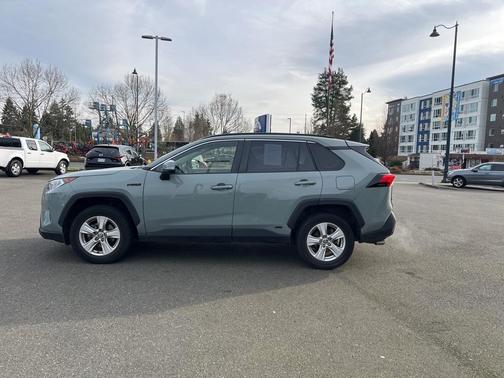 2020 Toyota RAV4 Hybrid XLE