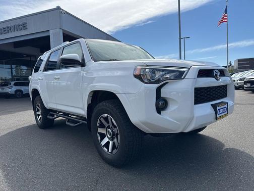 Super White 2016 Toyota 4Runner SR5