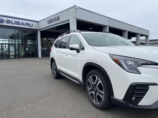 Crystal White Pearl 2023 Subaru Ascent Limited 8-Passenger