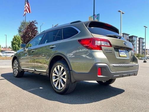 Wilderness Green Metallic 2019 Subaru Outback 2.5i Touring