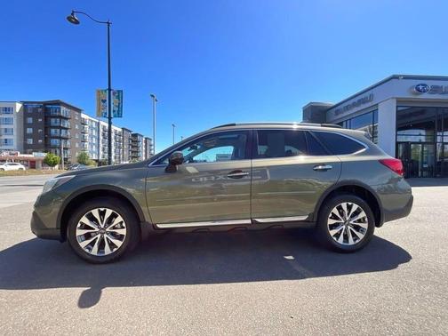 Wilderness Green Metallic 2019 Subaru Outback 2.5i Touring