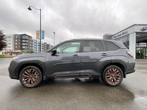 Magnetite Gray Metallic 2025 Subaru Forester Sport